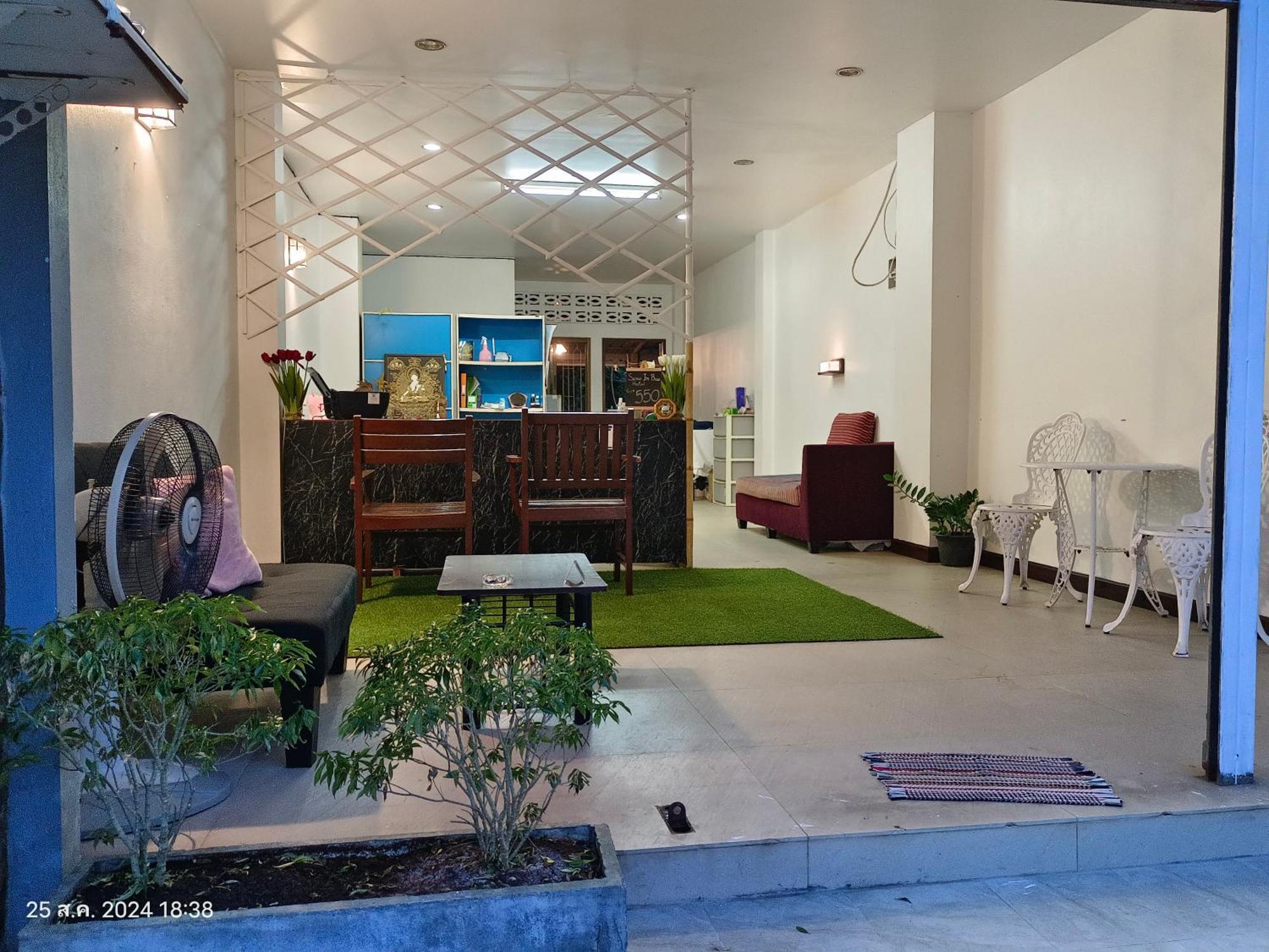 In Box Hostel Lipa Noi Extérieur photo