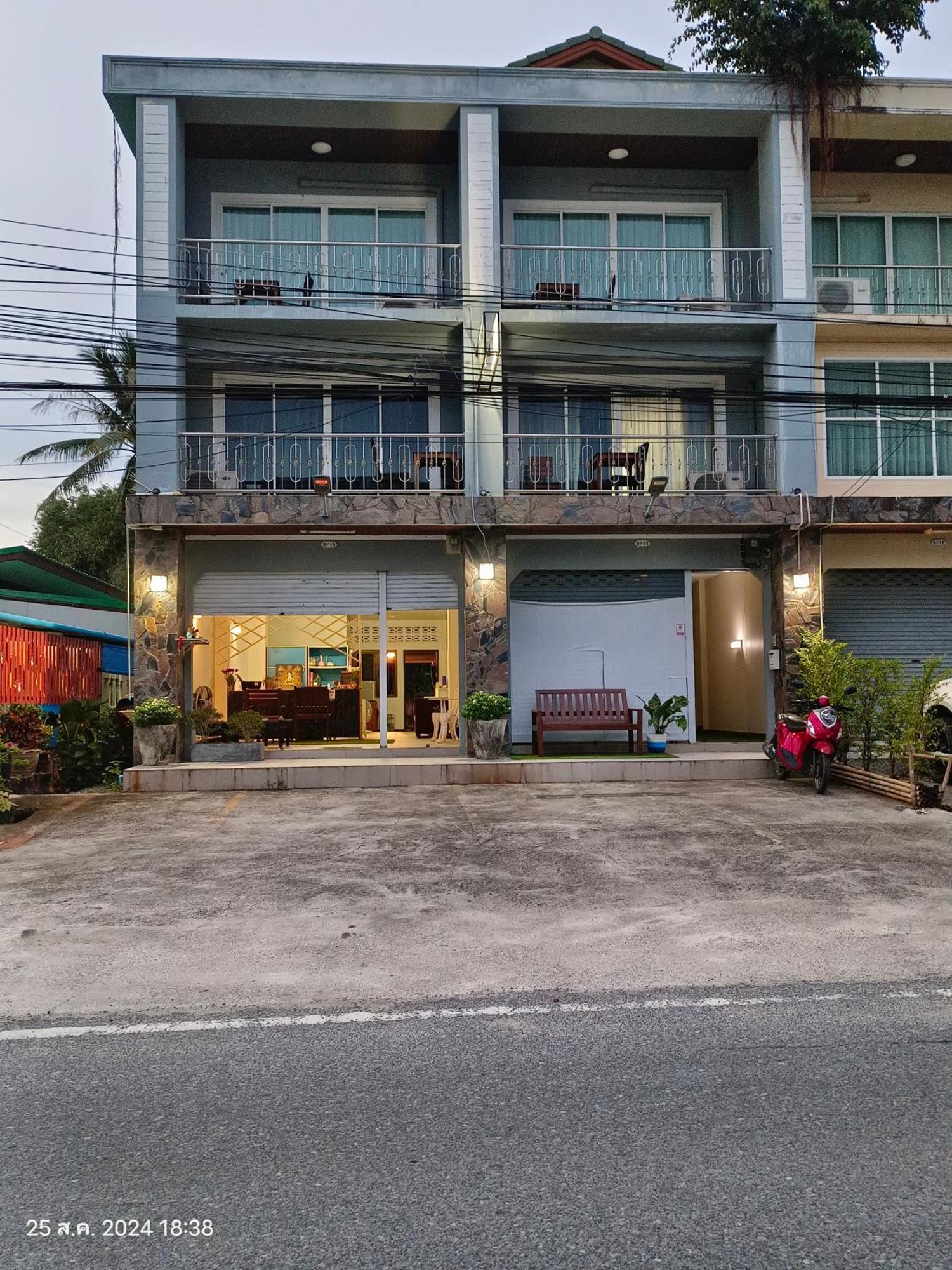 In Box Hostel Lipa Noi Extérieur photo